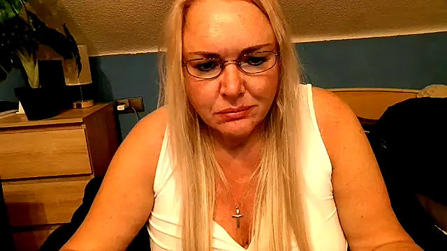 Sandy-Summer online show from September 29, 2025, 3:28 pm