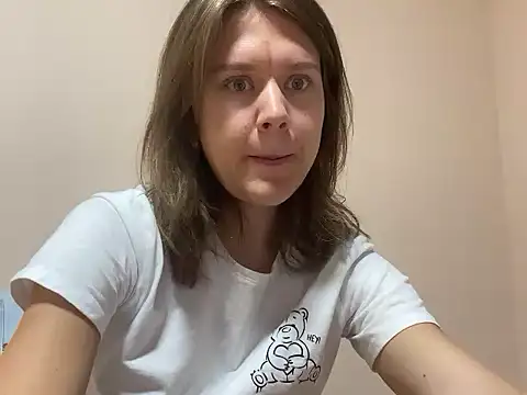 Snapshot of Tyravinn chatting on October 26, 2025, 12:33 pm Tyravinn online show from October 26, 2025, 12:33 pm