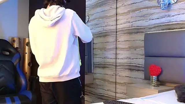 Lovers 21 online show from March 7, 2026, 4:20 am