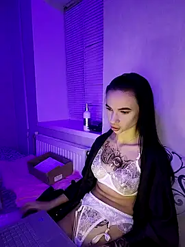 Snapshot of Julietta_001 chatting on October 2, 2025, 6:37 pm Julietta 001 online show from October 2, 2025, 6:37 pm