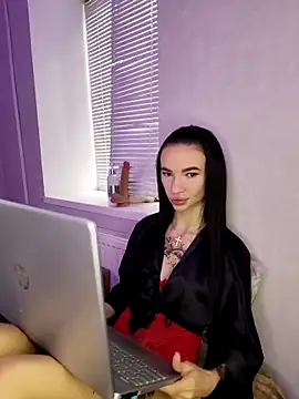 Snapshot of Julietta_001 chatting on October 5, 2025, 10:35 am Julietta 001 online show from October 5, 2025, 10:35 am