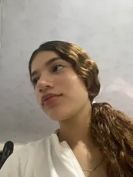 meridacute  online show from November 18, 2025, 5:28 pm