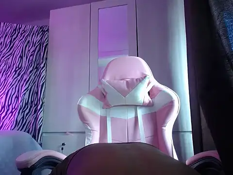 Nahomyyy online show from March 9, 2026, 7:40 pm