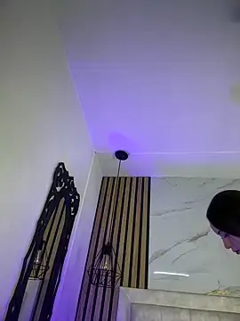 Honey noir online show from January 7, 2026, 7:16 pm