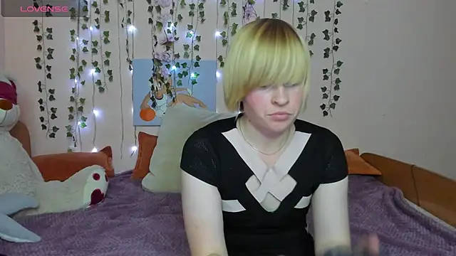 Cattie w  online show from October 22, 2025, 3:07 am