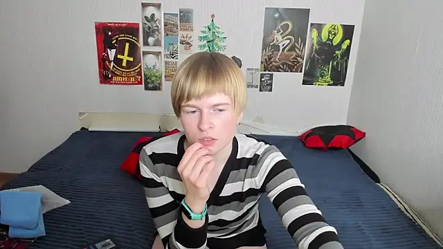 Cattie w  online show from April 11, 2026, 7:45 am