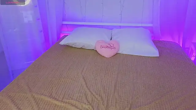  Amelia Shine  online show from October 8, 2025, 10:13 am