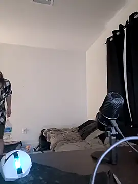 bear8t online show from November 4, 2025, 6:40 pm