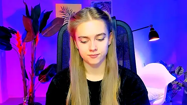 JuneWoods online show from November 27, 2025, 6:04 am