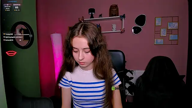 rebecca smile online show from November 26, 2025, 10:44 pm