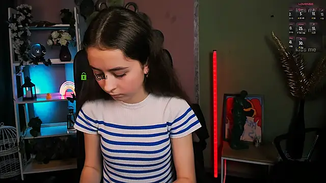 rebecca smile online show from November 30, 2025, 12:42 pm