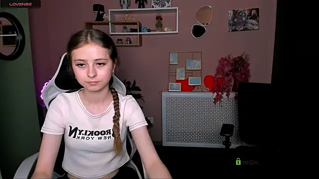 rebecca smile online show from June 10, 2026, 12:37 pm