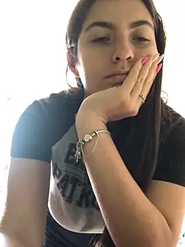 Snapshot of larj021bb chatting on November 9, 2025, 1:31 pm larj021bb online show from November 9, 2025, 1:31 pm