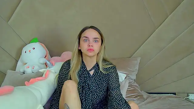 AnitaVenture online show from October 15, 2025, 4:34 am