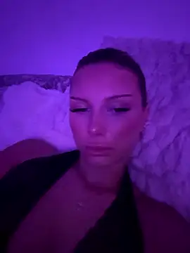 blondeeee online show from January 7, 2026, 5:04 pm