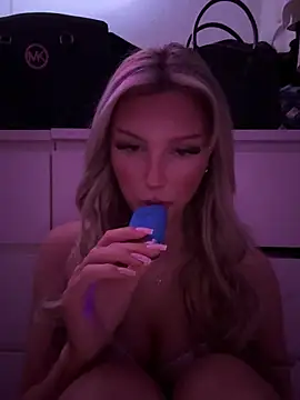 blondeeee online show from March 11, 2026, 4:57 pm