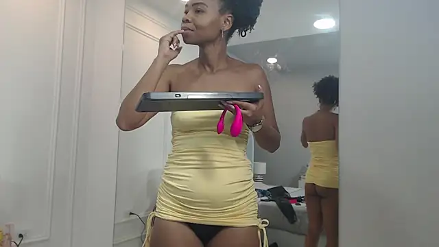 ChantalGarner online show from October 13, 2025, 1:22 pm