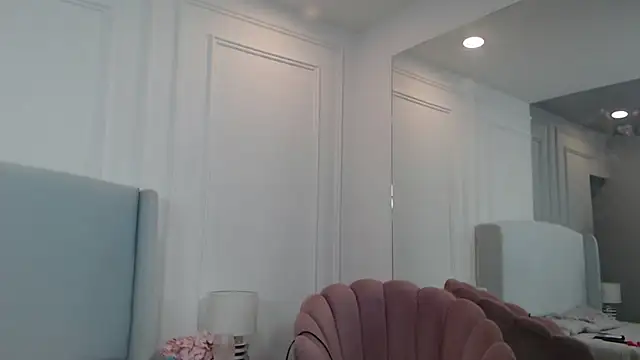 ChantalGarner online show from October 18, 2025, 1:01 pm