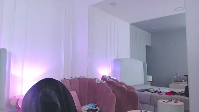 ChantalGarner online show from October 31, 2025, 12:50 pm