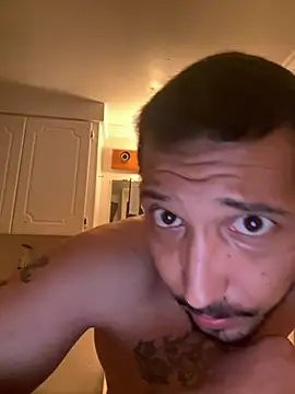 ThrowedWorldWide online show from April 17, 2026, 12:46 am