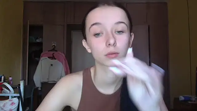 Emilia Light online show from October 5, 2025, 7:28 am