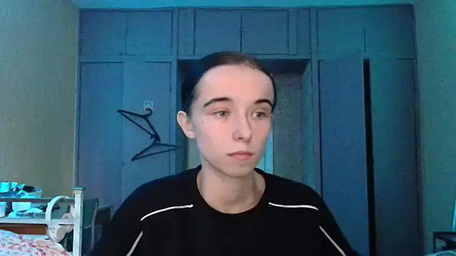 Emilia Light online show from October 17, 2025, 8:39 am