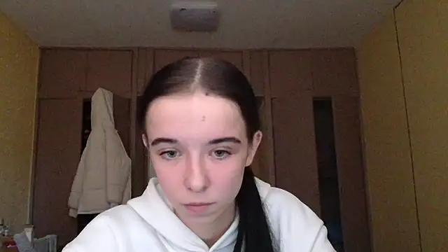 Emilia Light online show from October 31, 2025, 8:37 am