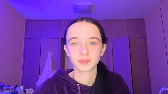 Emilia Light online show from November 14, 2025, 6:45 am