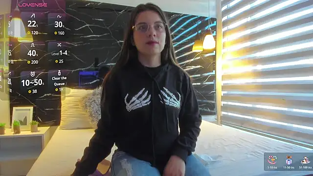 ZOE LE online show from October 22, 2025, 11:32 am