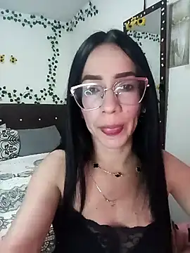 YaraDuartee online show from March 4, 2026, 1:33 am