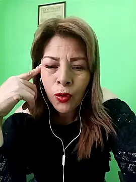 Snapshot of VANESSA__01 chatting on October 14, 2025, 1:34 pm VANESSA  01 online show from October 14, 2025, 1:34 pm