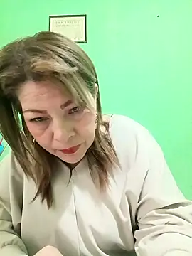 Snapshot of VANESSA__01 chatting on October 18, 2025, 11:44 am VANESSA  01 online show from October 18, 2025, 11:44 am