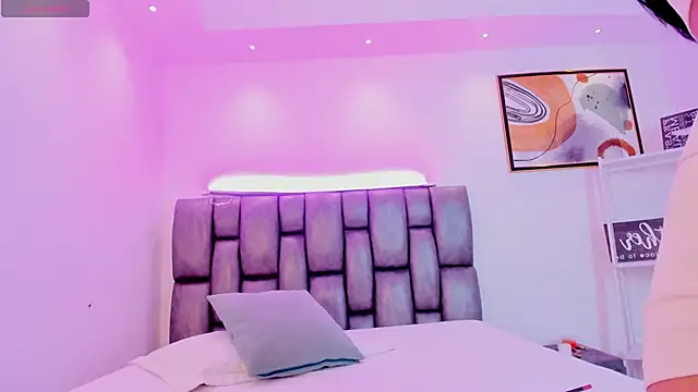 Violet Anders online show from November 15, 2025, 7:10 pm