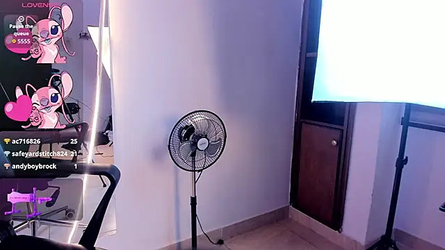 Caroline Millerr online show from November 5, 2025, 8:09 pm