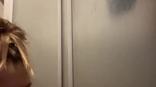 Snapshot of Milysoren chatting on February 15, 2026, 7:16 am Milysoren online show from February 15, 2026, 7:16 am