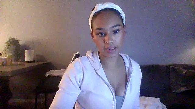 Snapshot of ElviraRose chatting on October 9, 2025, 5:11 pm ElviraRose online show from October 9, 2025, 5:11 pm