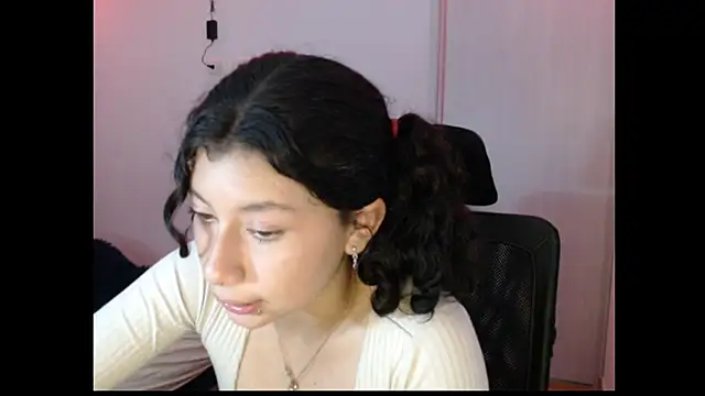 Ivonnybonn online show from October 29, 2025, 7:43 am