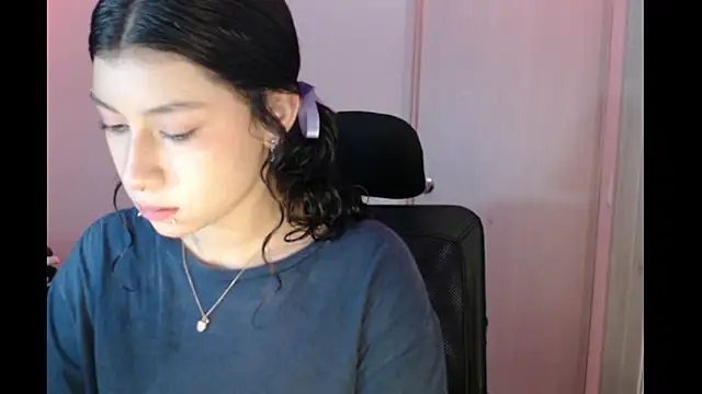 Ivonnybonn online show from November 13, 2025, 10:30 pm