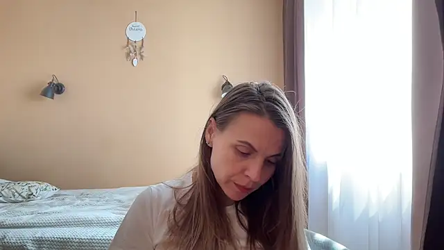 AnnieLove7722 online show from May 5, 2026, 8:33 am