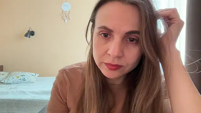 AnnieLove7722 online show from May 7, 2026, 8:42 am