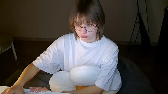 Snapshot of ExitedTroth chatting on April 22, 2026, 6:31 pm ExitedTroth online show from April 22, 2026, 6:31 pm