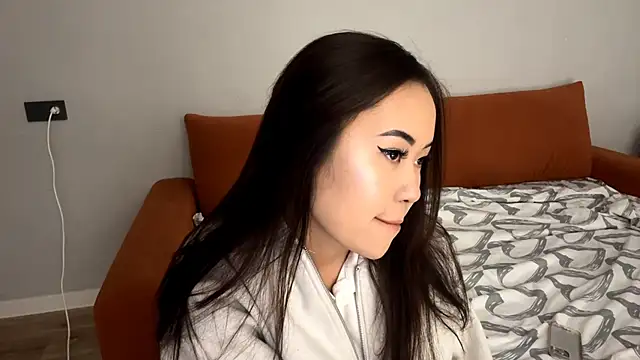 Ur neighbor Kira online show from November 3, 2025, 11:55 am