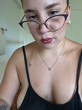 Snapshot of Belubel chatting on February 22, 2026, 3:43 pm Belubel online show from February 22, 2026, 3:43 pm