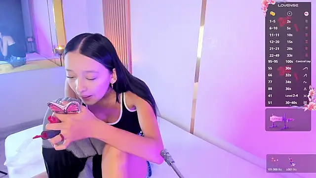 EmmiHops online show from December 5, 2025, 12:36 pm