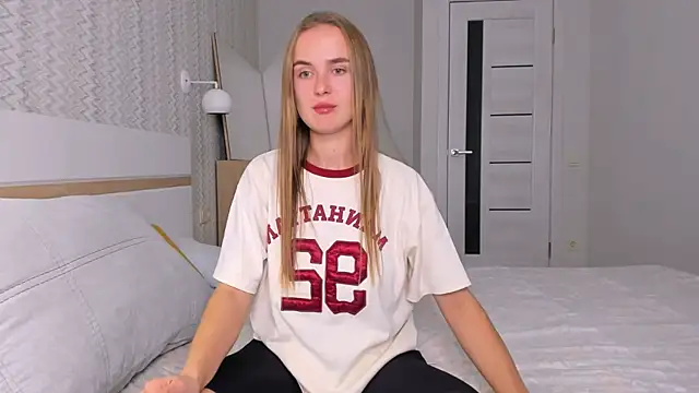 Snapshot of LilMary_ chatting on October 12, 2025, 7:57 pm LilMary  online show from October 12, 2025, 7:57 pm