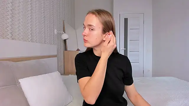 LilMary  online show from November 14, 2025, 11:31 am