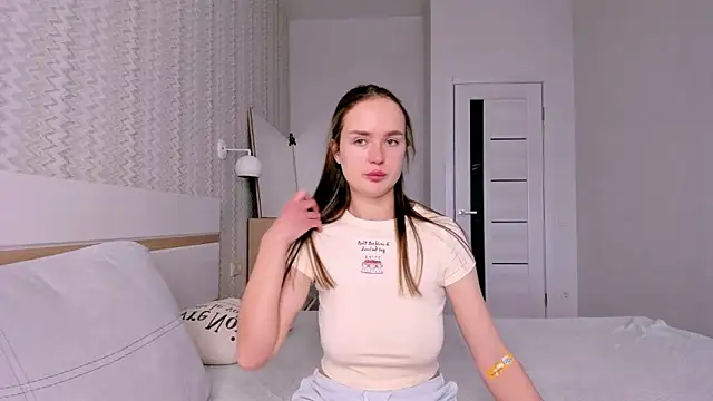 LilMary  online show from February 9, 2026, 8:18 am