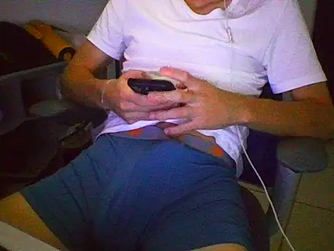 AlbertoRuiz086 online show from October 15, 2025, 7:19 am