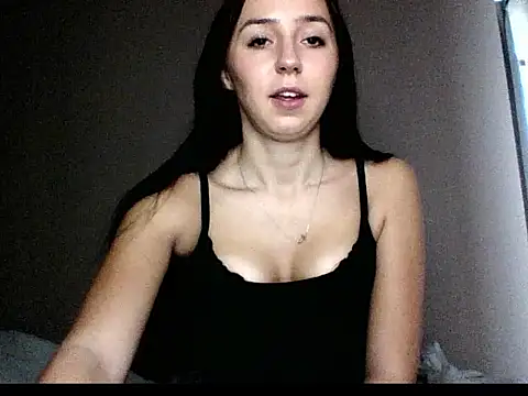 Snapshot of LuisaLive chatting on March 3, 2026, 8:42 am LuisaLive online show from March 3, 2026, 8:42 am