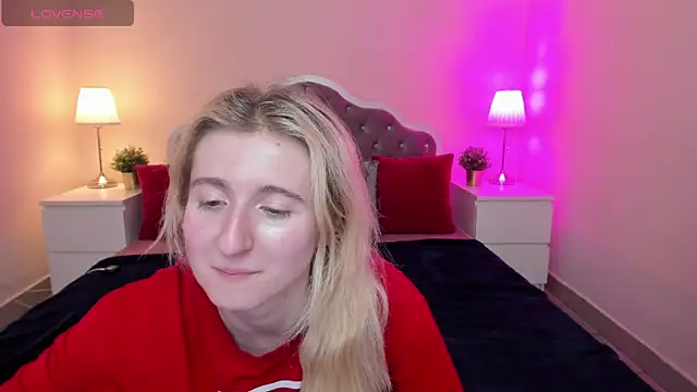 CamillaDreamer online show from November 3, 2025, 4:41 pm